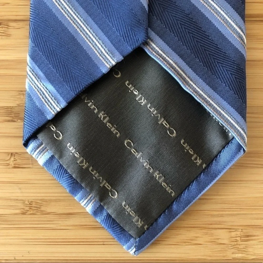 Calvin Klein Silk Tie In Stripes Of Blue Hues!